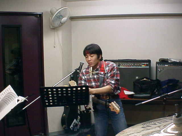 19�̂܂�܂́A�{�[�J�����M�^�[��������